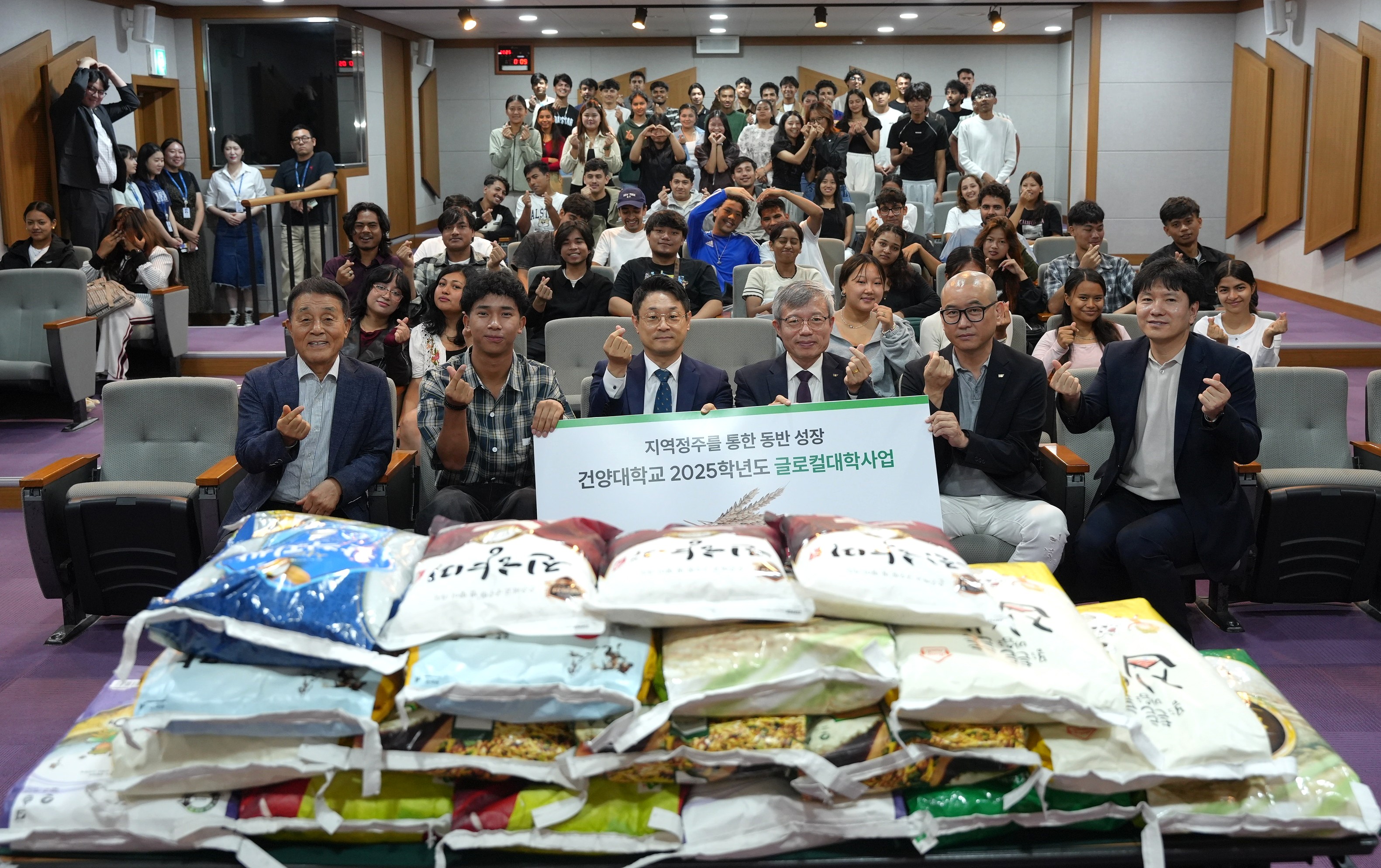 건양대, 외국인 유학생 지역정주 위한 ‘사랑의 쌀’ 전달…  글로컬 비전 실현 – 대학-지역 상생 모델 구축